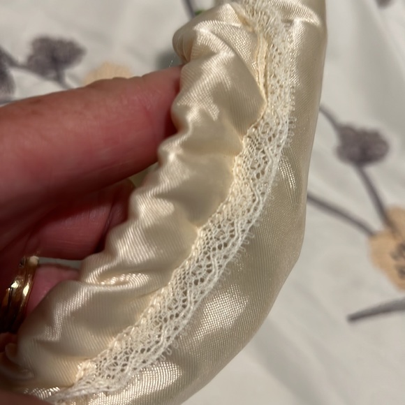 Vintage Nest Ease slippers by Presentables - Picture 5 of 9